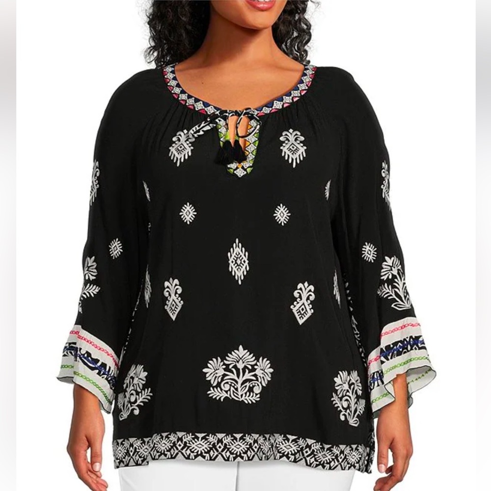 John Mark
Plus Size Woven Floral Print 3/4 Sleeve Split Round Collar Tunic